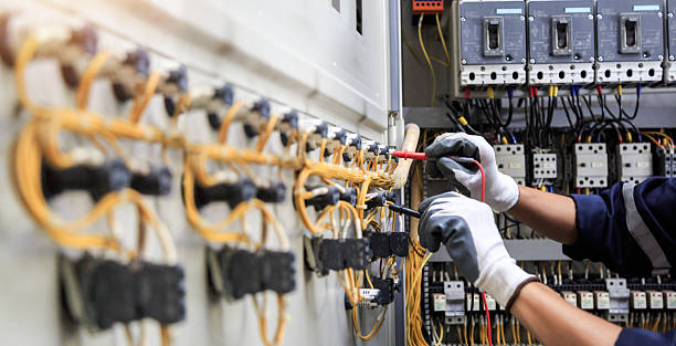 Professional Electrician technician working in Salineville, OH